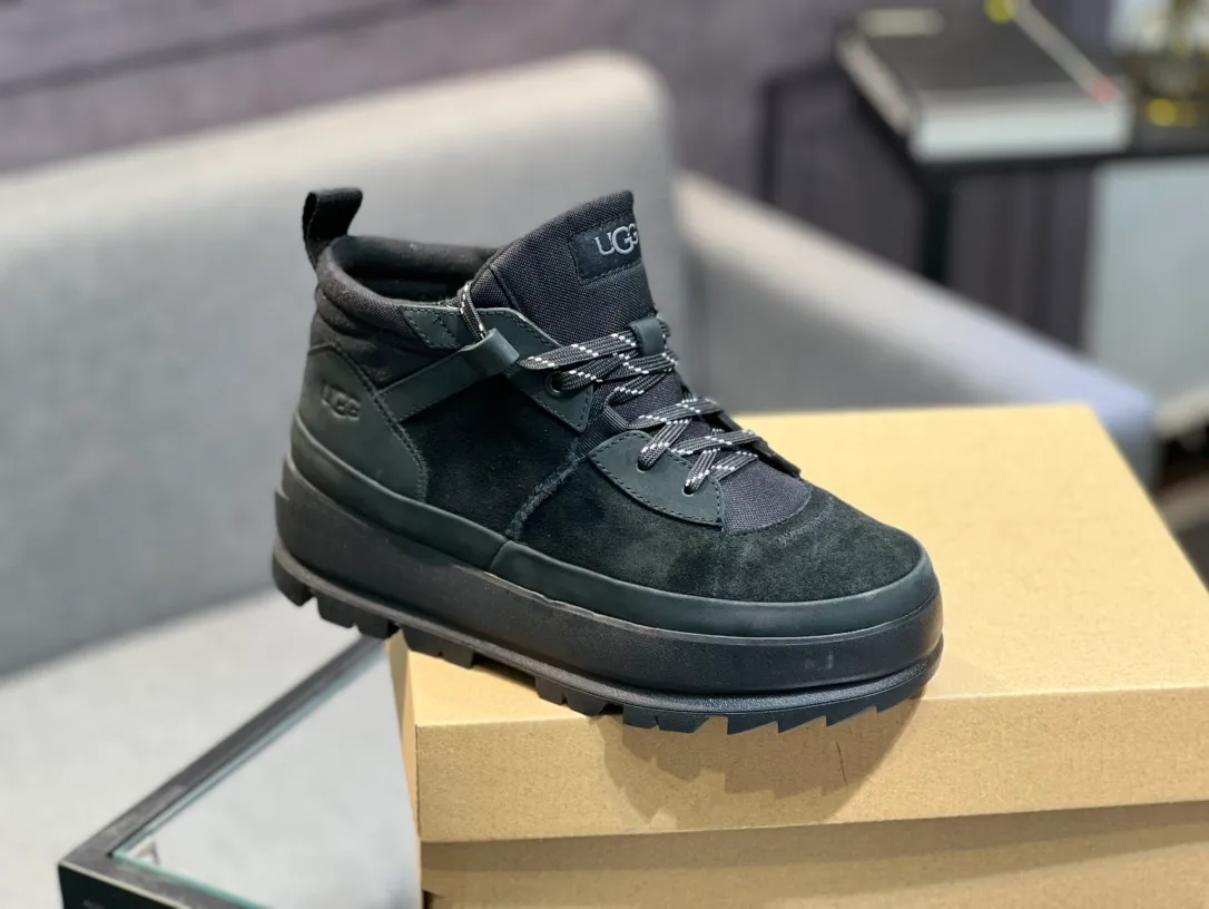 Men's shoes 💰620 (UGG) New 👉 Warm series for casual men, the simple and elegant shoe style sublimates the classics, the fabric is made of imported cowhide embossed ➕ warm real wool lining, and the special rubber outsole upgrades the wearing experience ✌️ Comfortable on the feet, very domineering! Code number:38-44